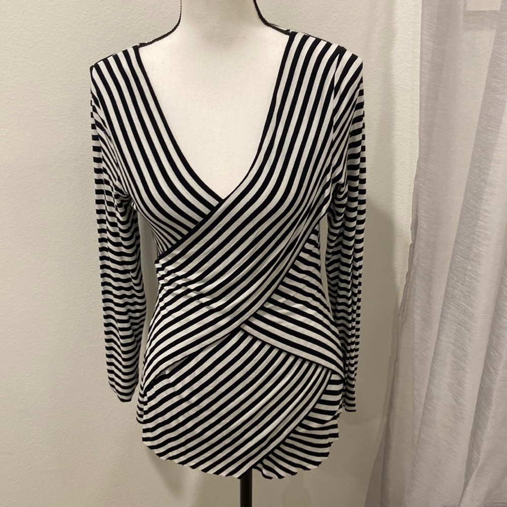 Vince Camuto black and white diagonal striped layers top